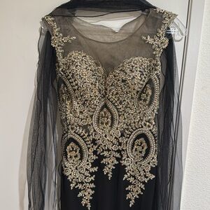 Elegant Black and Gold Evening Gown prom formal size 6